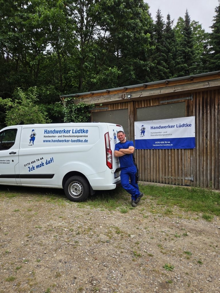 Handwerker Lüdtke Werbebild mit Firmenfahrzeug